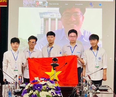 Đỗ Bách Khoa đoạt huy chương vàng Olympic toán quốc tế - Ảnh 1. Đỗ Bách Khoa đoạt huy chương vàng Olympic toán quốc tế - Ảnh 1.