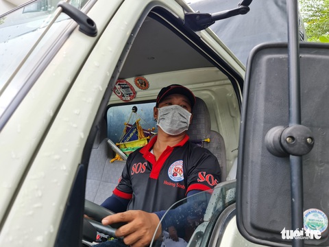 Dầm mưa bốc 22 tấn bắp, chanh bán giá vốn giúp nông dân miền Tây - Ảnh 7. Dầm mưa bốc 22 tấn bắp, chanh bán giá vốn giúp nông dân miền Tây - Ảnh 7.