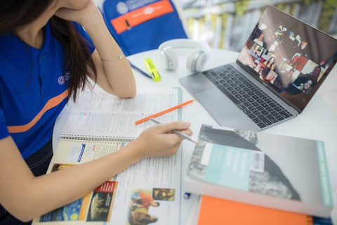 Sinh viên được nhiều hơn mất khi học trực tuyến theo phương pháp mới - Ảnh 1. Sinh viên được nhiều hơn mất khi học trực tuyến theo phương pháp mới - Ảnh 1.