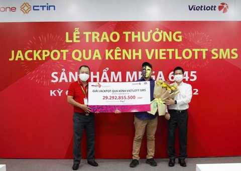 Tâm sự của 2 tỉ phú mua xổ số qua Vietlott SMS - Ảnh 2. Tâm sự của 2 tỉ phú mua xổ số qua Vietlott SMS - Ảnh 2.