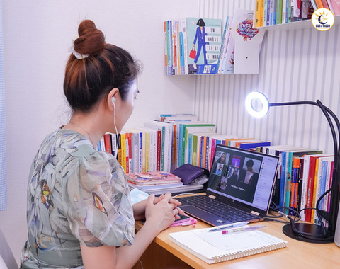 Mở lớp dạy online, làm phim trường dã chiến để thích nghi với mùa dịch - Ảnh 2. Mở lớp dạy online, làm phim trường dã chiến để thích nghi với mùa dịch - Ảnh 2.