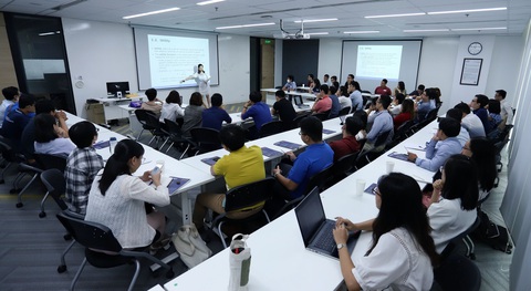 Đại học Fulbright Việt Nam chuyển từ thi sang xét tuyển thạc sĩ chính sách công - Ảnh 1. Đại học Fulbright Việt Nam chuyển từ thi sang xét tuyển thạc sĩ chính sách công - Ảnh 1.
