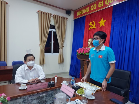 TP Cần Thơ đón chàng trai vàng Olympic sinh học quốc tế trong niềm vui, ấm áp - Ảnh 2. TP Cần Thơ đón chàng trai vàng Olympic sinh học quốc tế trong niềm vui, ấm áp - Ảnh 2.