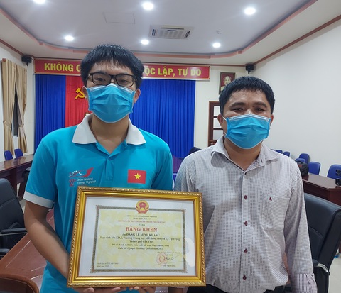 TP Cần Thơ đón chàng trai vàng Olympic sinh học quốc tế trong niềm vui, ấm áp - Ảnh 5. TP Cần Thơ đón chàng trai vàng Olympic sinh học quốc tế trong niềm vui, ấm áp - Ảnh 5.