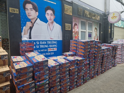Nhận từ Hà Tĩnh gửi TP.HCM 100 tấn gạo, Thủy Tiên và Công Vinh cầu cứu tình nguyện viên - Ảnh 3. Nhận từ Hà Tĩnh gửi TP.HCM 100 tấn gạo, Thủy Tiên và Công Vinh cầu cứu tình nguyện viên - Ảnh 3.