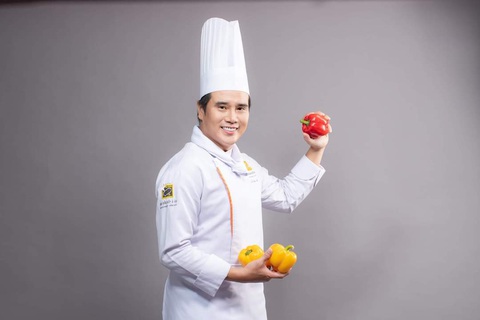 Bếp trưởng Tạ Đình Nhựt bày món dễ làm: Rau củ kho, cà ri rau củ, gà xào ớt chuông - Ảnh 2. Bếp trưởng Tạ Đình Nhựt bày món dễ làm: Rau củ kho, cà ri rau củ, gà xào ớt chuông - Ảnh 2.