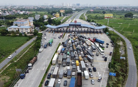 Tài xế phía Nam chở hàng ngang qua Hà Nội khóc ròng vì bị buộc quay đầu - Ảnh 2. Tài xế phía Nam chở hàng ngang qua Hà Nội khóc ròng vì bị buộc quay đầu - Ảnh 2.