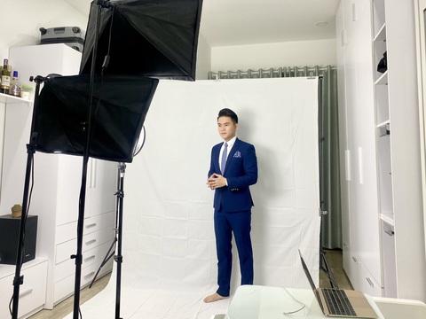 Mở lớp dạy online, làm phim trường dã chiến để thích nghi với mùa dịch - Ảnh 4. Mở lớp dạy online, làm phim trường dã chiến để thích nghi với mùa dịch - Ảnh 4.