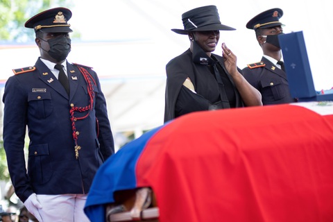 Biểu tình nổ ra ngay cạnh nơi tổ chức tang lễ cố tổng thống Haiti - Ảnh 1. Biểu tình nổ ra ngay cạnh nơi tổ chức tang lễ cố tổng thống Haiti - Ảnh 1.