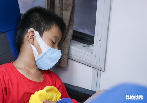 Trên chuyến tàu đặc biệt chạy một mạch từ TP.HCM về Hà Tĩnh - Ảnh 6. Trên chuyến tàu đặc biệt chạy một mạch từ TP.HCM về Hà Tĩnh - Ảnh 6.