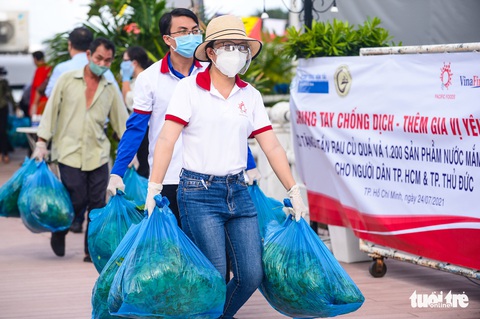 Tàu cao tốc chở rau 0 đồng từ miền Tây cập bến Bạch Đằng - Ảnh 5. Tàu cao tốc chở rau 0 đồng từ miền Tây cập bến Bạch Đằng - Ảnh 5.