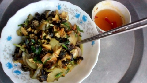 Ốc xào cà tím, giòn nồng nàn, bắt miệng và đưa cơm - Ảnh 2. Ốc xào cà tím, giòn nồng nàn, bắt miệng và đưa cơm - Ảnh 2.