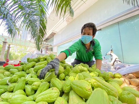 Bữa cơm yêu thương trong tâm dịch - Ảnh 3. Bữa cơm yêu thương trong tâm dịch - Ảnh 3.
