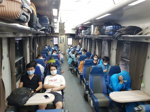 Tàu dừng đón, trả khách tại ga Hà Nội, chuyến bay từ Tân Sơn Nhất ra Nội Bài gián đoạn - Ảnh 1. Tàu dừng đón, trả khách tại ga Hà Nội, chuyến bay từ Tân Sơn Nhất ra Nội Bài gián đoạn - Ảnh 1.