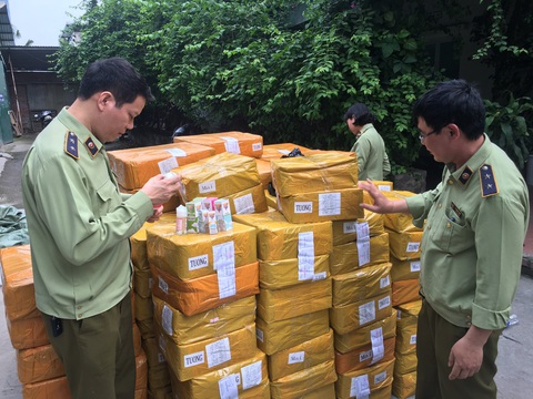 Thiệt đơn thiệt kép với thuốc lá lậu thế hệ mới - Ảnh 1. Thiệt đơn thiệt kép với thuốc lá lậu thế hệ mới - Ảnh 1.