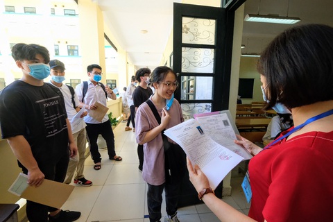 Đặc cách tốt nghiệp THPT đợt 2 cho thí sinh F0, F1, F2 và ở nơi đang giãn cách theo chỉ thị 16 - Ảnh 1. Đặc cách tốt nghiệp THPT đợt 2 cho thí sinh F0, F1, F2 và ở nơi đang giãn cách theo chỉ thị 16 - Ảnh 1.