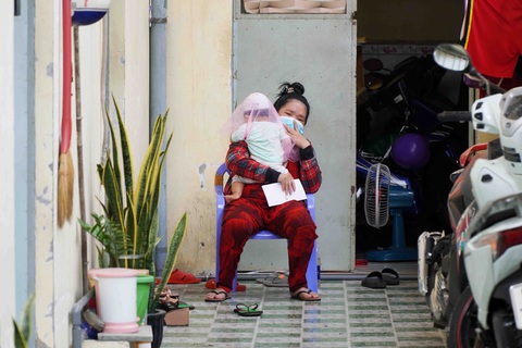 Giúp lao động gặp khó giữ tổ ấm giữa đại dịch COVID-19 - Ảnh 1. Giúp lao động gặp khó giữ tổ ấm giữa đại dịch COVID-19 - Ảnh 1.