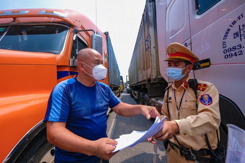 Doanh nghiệp kêu khó vận chuyển nông sản vì mỗi nơi quy định một kiểu - Ảnh 1. Doanh nghiệp kêu khó vận chuyển nông sản vì mỗi nơi quy định một kiểu - Ảnh 1.