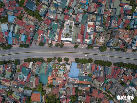 Nhìn từ trên cao, Hà Nội vắng vẻ vì giãn cách xã hội - Ảnh 1. Nhìn từ trên cao, Hà Nội vắng vẻ vì giãn cách xã hội - Ảnh 1.