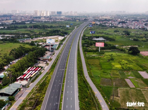 Nhìn từ trên cao, Hà Nội vắng vẻ vì giãn cách xã hội - Ảnh 2. Nhìn từ trên cao, Hà Nội vắng vẻ vì giãn cách xã hội - Ảnh 2.