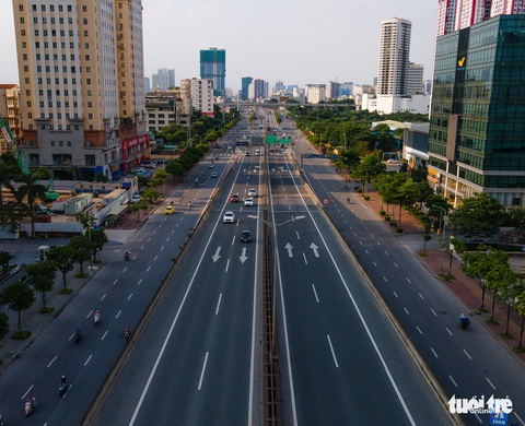 Nhìn từ trên cao, Hà Nội vắng vẻ vì giãn cách xã hội - Ảnh 8. Nhìn từ trên cao, Hà Nội vắng vẻ vì giãn cách xã hội - Ảnh 8.