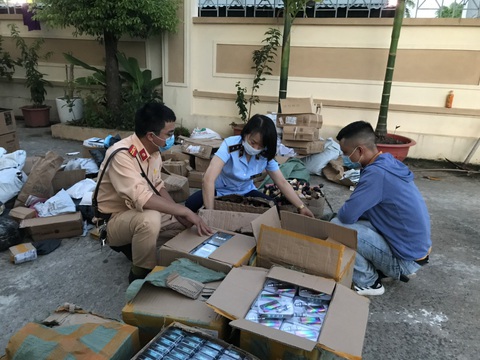 Nan giải xử lý thuốc lá thế hệ mới nhập lậu - Ảnh 1. Nan giải xử lý thuốc lá thế hệ mới nhập lậu - Ảnh 1.