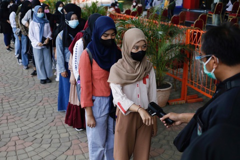 Indonesia gia hạn nhưng nới lỏng các hạn chế phòng COVID-19 - Ảnh 1. Indonesia gia hạn nhưng nới lỏng các hạn chế phòng COVID-19 - Ảnh 1.