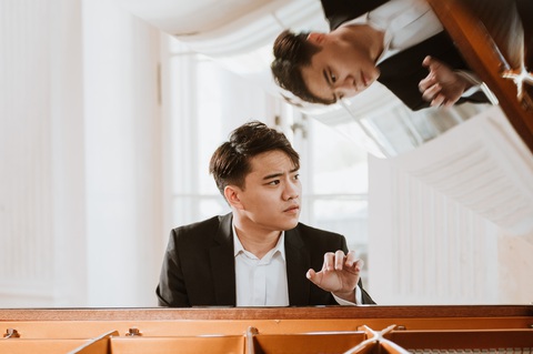 Nguyễn Việt Trung vào chung kết cuộc thi piano Chopin mà 40 năm trước Đặng Thái Sơn đoạt giải nhất - Ảnh 1. Nguyễn Việt Trung vào chung kết cuộc thi piano Chopin mà 40 năm trước Đặng Thái Sơn đoạt giải nhất - Ảnh 1.