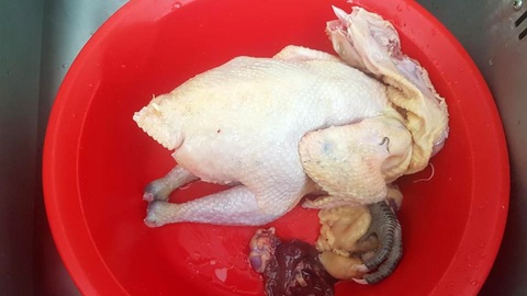 Con gà, mụt măng, hai ông bà già làm món canh măng, gà ram ngon đáo để - Ảnh 2. Con gà, mụt măng, hai ông bà già làm món canh măng, gà ram ngon đáo để - Ảnh 2.