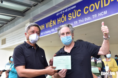 17 bệnh nhân COVID-19 nặng xuất viện - Ảnh 7. 17 bệnh nhân COVID-19 nặng xuất viện - Ảnh 7.