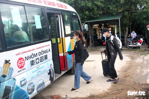 Hà Tĩnh đón hơn 800 công dân từ miền Nam về quê trên chuyến tàu đặc biệt - Ảnh 2. Hà Tĩnh đón hơn 800 công dân từ miền Nam về quê trên chuyến tàu đặc biệt - Ảnh 2.