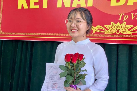 8 trong 11 thí sinh có điểm thi khối C cao nhất nước là học sinh Nghệ An - Ảnh 2. 8 trong 11 thí sinh có điểm thi khối C cao nhất nước là học sinh Nghệ An - Ảnh 2.