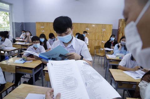 TP.HCM: Quyết định xét tuyển vào lớp 10 hệ thường và hệ chuyên - Ảnh 1. TP.HCM: Quyết định xét tuyển vào lớp 10 hệ thường và hệ chuyên - Ảnh 1.