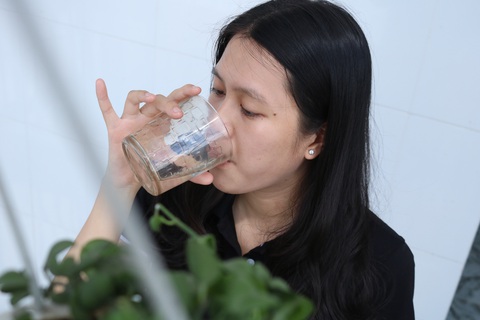 Khuyến cáo uống đúng, đủ nước với bệnh nhân COVID-19 - Ảnh 1. Khuyến cáo uống đúng, đủ nước với bệnh nhân COVID-19 - Ảnh 1.