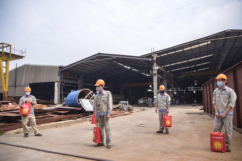 Siêu thị 0 đồng biết đi sẽ đem hàng tới tận tay 20.000 công nhân Hà Nội - Ảnh 3. Siêu thị 0 đồng biết đi sẽ đem hàng tới tận tay 20.000 công nhân Hà Nội - Ảnh 3.