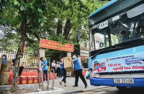 Siêu thị 0 đồng biết đi sẽ đem hàng tới tận tay 20.000 công nhân Hà Nội - Ảnh 1. Siêu thị 0 đồng biết đi sẽ đem hàng tới tận tay 20.000 công nhân Hà Nội - Ảnh 1.