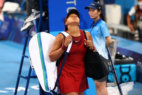 Cô gái vàng của Nhật Naomi Osaka thua sốc ở Olympic Tokyo - Ảnh 1. Cô gái vàng của Nhật Naomi Osaka thua sốc ở Olympic Tokyo - Ảnh 1.