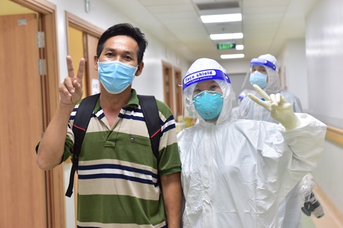 Những người đầu tiên như từ cõi chết trở về - Ảnh 1. Những người đầu tiên như từ cõi chết trở về - Ảnh 1.