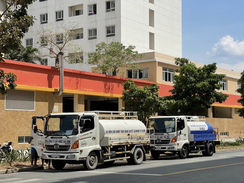 Sawaco nỗ lực cấp nước sạch khu cách ly tập trung, bệnh viện dã chiến điều trị COVID-19 - Ảnh 2. Sawaco nỗ lực cấp nước sạch khu cách ly tập trung, bệnh viện dã chiến điều trị COVID-19 - Ảnh 2.
