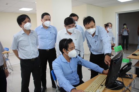 Chủ tịch UBND TP.HCM Nguyễn Thành Phong kiểm tra tại Trung tâm cấp cứu 115 - Ảnh 1. Chủ tịch UBND TP.HCM Nguyễn Thành Phong kiểm tra tại Trung tâm cấp cứu 115 - Ảnh 1.