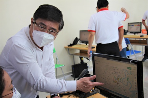 Chủ tịch UBND TP.HCM Nguyễn Thành Phong kiểm tra tại Trung tâm cấp cứu 115 - Ảnh 2. Chủ tịch UBND TP.HCM Nguyễn Thành Phong kiểm tra tại Trung tâm cấp cứu 115 - Ảnh 2.