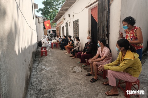 Những phận người xóm chạy thận nơi rìa thành phố trong dịch bệnh - Ảnh 1. Những phận người xóm chạy thận nơi rìa thành phố trong dịch bệnh - Ảnh 1.