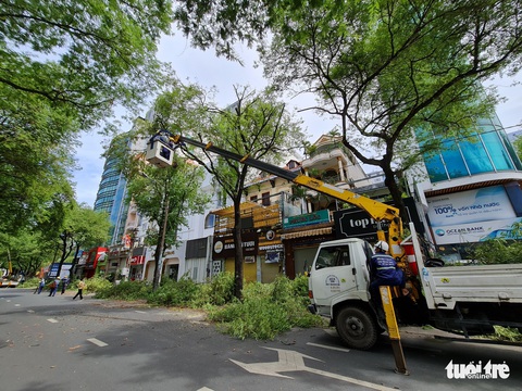 Công nhân vệ sinh môi trường: Thất thu nhẹ mùa dịch, việc nhiều hơn - Ảnh 4. Công nhân vệ sinh môi trường: Thất thu nhẹ mùa dịch, việc nhiều hơn - Ảnh 4.