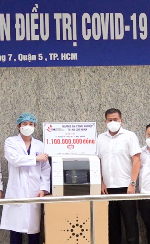 IUH ủng hộ Bệnh viện An Bình một máy xét nghiệm trị giá 1,1 tỉ đồng - Ảnh 1. IUH ủng hộ Bệnh viện An Bình một máy xét nghiệm trị giá 1,1 tỉ đồng - Ảnh 1.