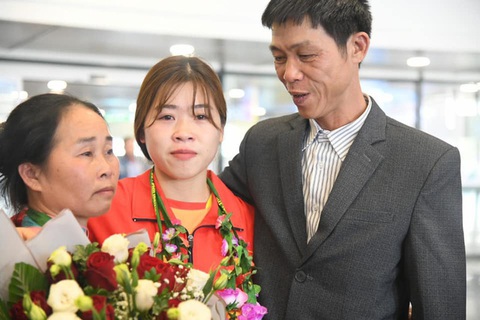 Hoàng Thị Duyên từng giấu bố mẹ, đi bộ 12km mỗi ngày để được tập cử tạ - Ảnh 1. Hoàng Thị Duyên từng giấu bố mẹ, đi bộ 12km mỗi ngày để được tập cử tạ - Ảnh 1.
