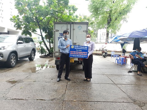 MEDLATEC hỗ trợ chống dịch COVID-19 trị giá gần 1 tỉ đồng - Ảnh 1. MEDLATEC hỗ trợ chống dịch COVID-19 trị giá gần 1 tỉ đồng - Ảnh 1.