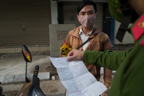 Hà Nội quy định mẫu giấy tờ cho các trường hợp được lưu thông trong giãn cách xã hội - Ảnh 2. Hà Nội quy định mẫu giấy tờ cho các trường hợp được lưu thông trong giãn cách xã hội - Ảnh 2.