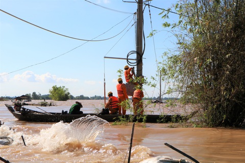 EVNSPC khuyến cáo sử dụng điện an toàn mùa mưa bão - Ảnh 3. EVNSPC khuyến cáo sử dụng điện an toàn mùa mưa bão - Ảnh 3.
