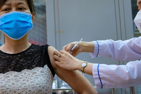 Hà Nội một ngày 65 ca COVID-19 mới, nhiều ca mắc trong cộng đồng - Ảnh 1. Hà Nội một ngày 65 ca COVID-19 mới, nhiều ca mắc trong cộng đồng - Ảnh 1.