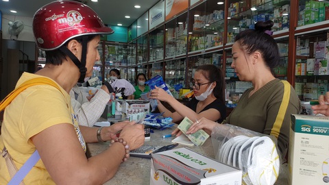 Doanh nghiệp dược phẩm làm ăn ra sao trong dịch COVID-19? - Ảnh 1. Doanh nghiệp dược phẩm làm ăn ra sao trong dịch COVID-19? - Ảnh 1.
